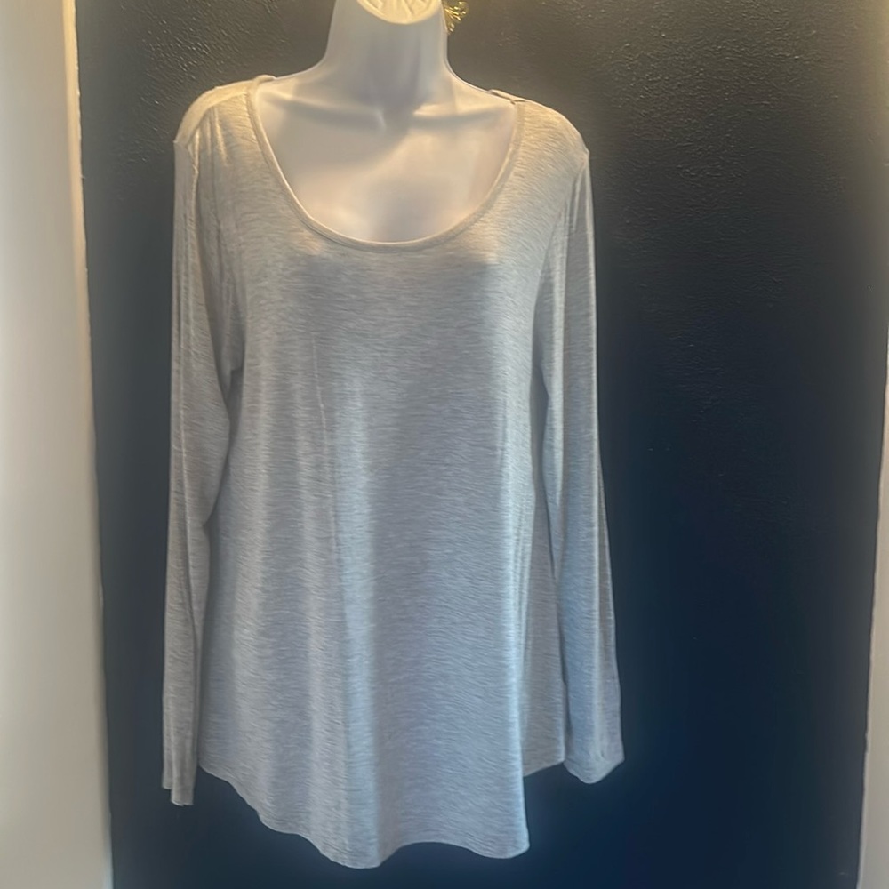 Grey long sleeve gap shirt